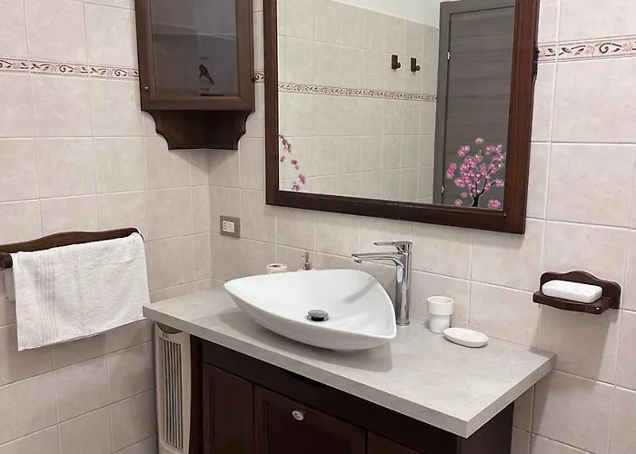 לינה וארוחת בוקר Le Quattro Lune, Centro 4*