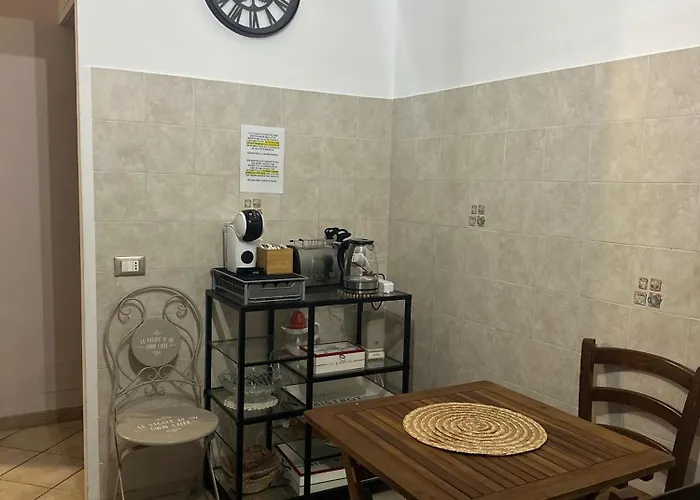 לינה וארוחת בוקר Le Quattro Lune, Centro 4*